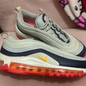 size 7.5 nikes barely worn